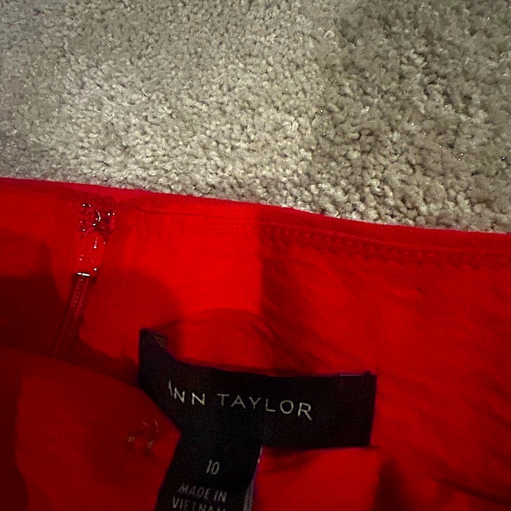 NWT Ann Taylor Red Pencil Skirt with Button Detail Attached Belt Sz. 10 - Picture 6 of 8